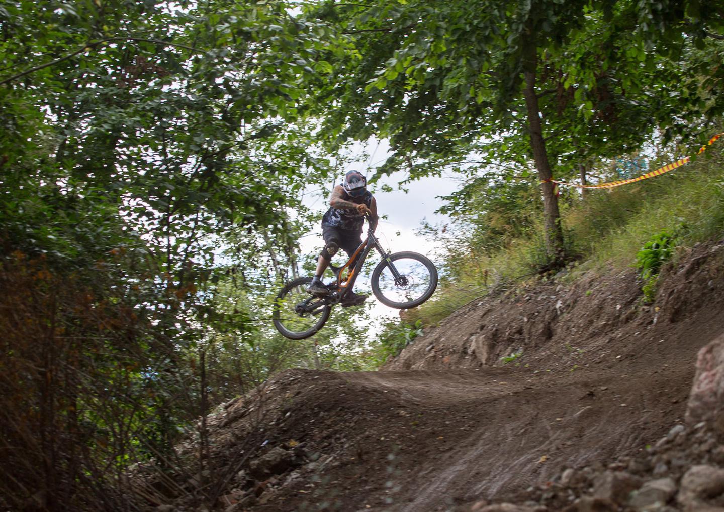 Cykla Downhill Stockholm för två